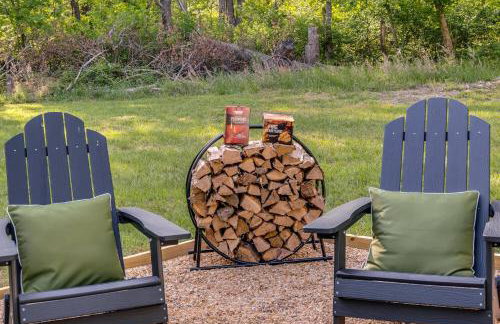 NEW! Shenandoah family & dog friendly cabin - 5 min walk river with private river access, BBQ, playground, fire pit - Foto 29