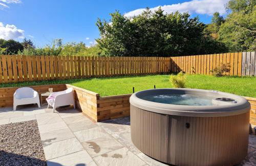 Highland River Cottage with Hot Tub - Foto 3