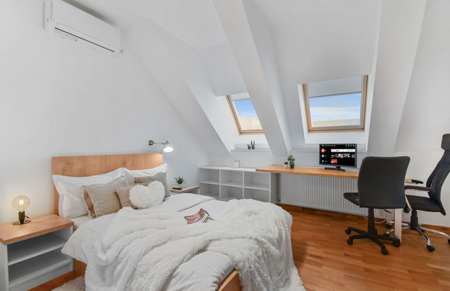 Attic Studio near Carol Park - Foto 1