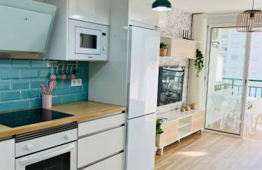 APARTAMENTO NUEVO CÉNTRICO en PRIMERA Línea de playa con vistas al Mar, Piscina, aire acondicionado y wifi - Foto 44