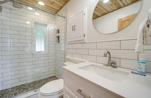 Updated Glen Arbor Cottage on Lake Dock and Mooring - Foto 19