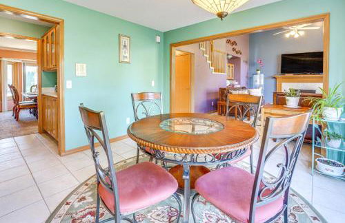 Private Yard with Patio, Fire Pit Family Getaway - Foto 7