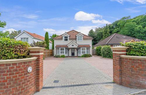 Seven Space - 7 Bedroom Home with Large Garden & Hot Tub - Foto 29