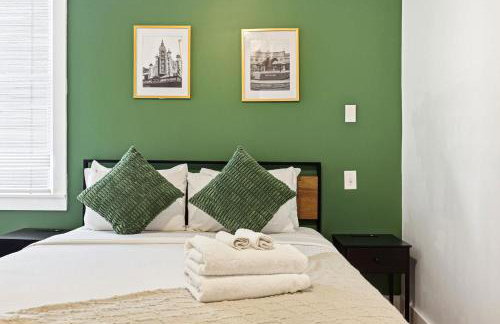 Cozy 2-Floor Home 5BR 3BA 2 Kitchens Backyard - Foto 38