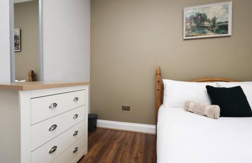 Modern Comfort 4 Bedrooms and Great Location - Foto 40