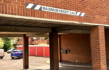 AB - Top floor 2 bed modern town centre apartment with parking for one vehicle - Foto 19