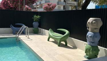 Beach Palace with small swimming pool, private beach, parking - Foto 4