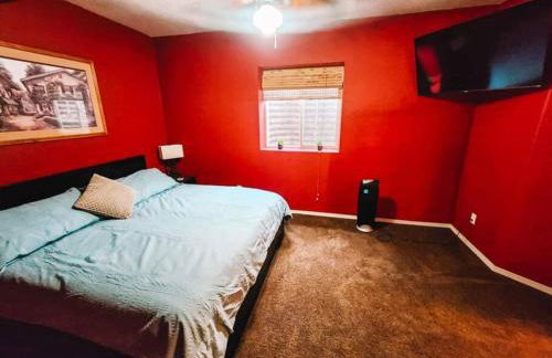 Peaceful Falcon Hot Tub Pet Friendly 3 King Beds - Foto 17