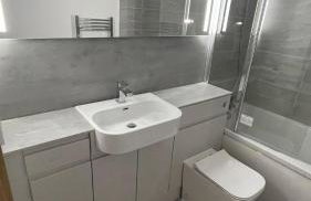 Exquisite Riverside Living in a Stunning Flat - Foto 16