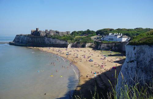 Broadstairs Beach Holiday Apartments, seafront stays opposite Kingsgate Bay with a parking space - Foto 3