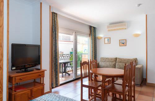 Apartamentos Leonor Carihuela - Photo 18