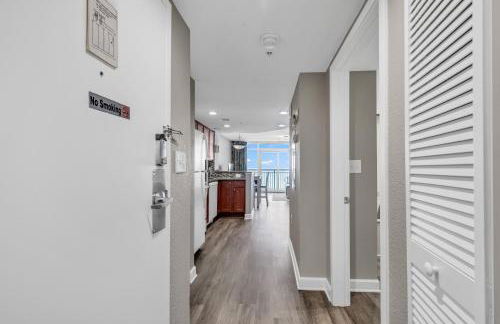 Ocean View 1BR Condo with Private Balcony - Foto 22