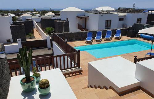 Lujosa Villa 4 hab Piscina, Jacuzzi y Vistas Mar - Photo 3