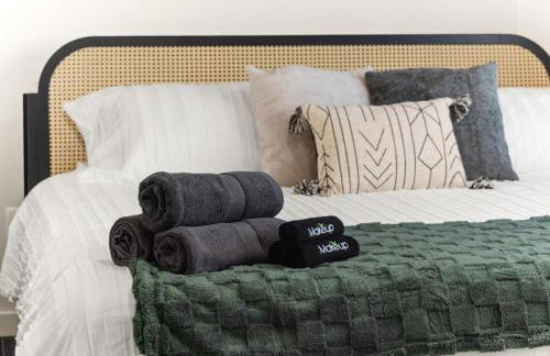 2BR Apartment in DT with Parking - Foto 27