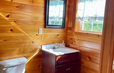 Spacious Salmon River Waterfront Lodge for 6 - Foto 30