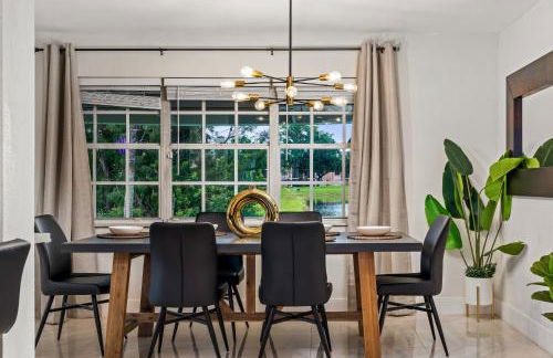 Waterfront Oasis Escape with 7 Seats Hot Tub! - Foto 26