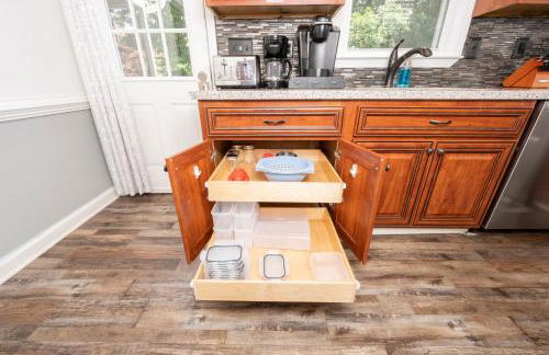 Arcade, Ping Pong, Hot Tub, Gas Grill, & King Bed - Photo 46