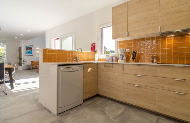 LV Premier LA2 Pool AC Garden sea View - Photo 13