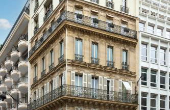 Montaigne - Sunlit Corner Penthouse with Balcony - Photo 33