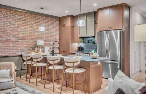 New 2 Luxe Townhomes with Rooftops Sleeps 24 - Foto 52