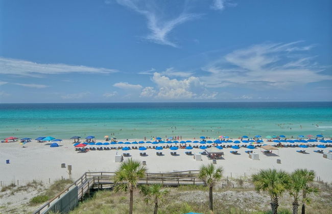 Cozy Condominium with Astonishing View from Spacious Balcony - Unit 0401 by RedAwning - Foto 32