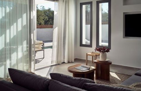 Estelle Villa, a Flamboyant Escape with Pool, By ThinkVilla - Foto 18