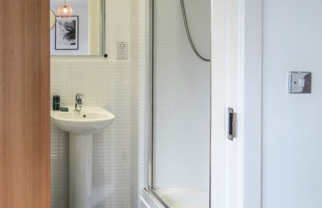 Tudors eSuites Park Central Townhouse Garden and Parking - Foto 19