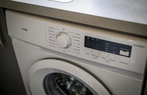 Vale House By EDEN Accommodation - 2 Bedroom Whole House, Sleeps 4 - NEWLY RENOVATED - Foto 17