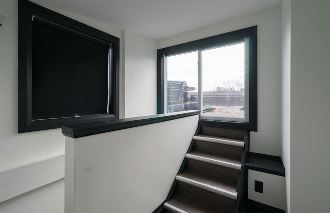 Applewood Suites - Queen West Studio - Photo 11