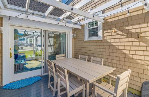 Charming House by the Beach with Patio Grill and FirePit - Foto 12