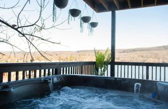 Lakeview Villa with Private Hot Tub, Firepit & Spacious Decks with Breathtaking Cliff Views - Foto 24