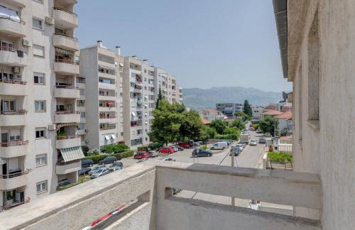 Spacious Rustic 2BR with Terrace & Parking - Foto 30