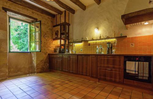 Spacious farmhouse with private heated pool in a rustic garden - Foto 16