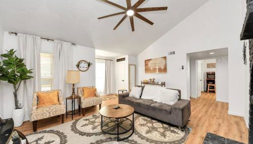 Stylish Katy Retreat 4BR Sleeps 10 Outdoor Escapre - Foto 1