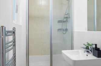 City Center Base Spacious Apartment with Secure Parking - Foto 6