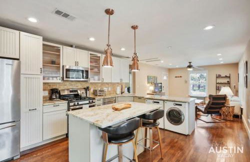 Sizable Screened in Porch w Luxury Kitchen and Bath - Foto 1
