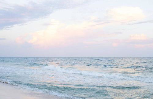 Chic Dog-Friendly 4BR | OWA + Beach + Fenced Yard - Foto 51