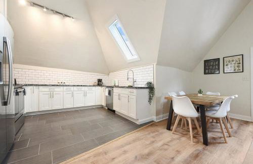 3 Bedroom House with Netflix, FREE Parking, Near Hospitals, Shopping,Food - Foto 24