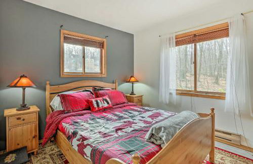 4 Mi to Tubing Cozy Bushkill Cabin with Deck! - Foto 18