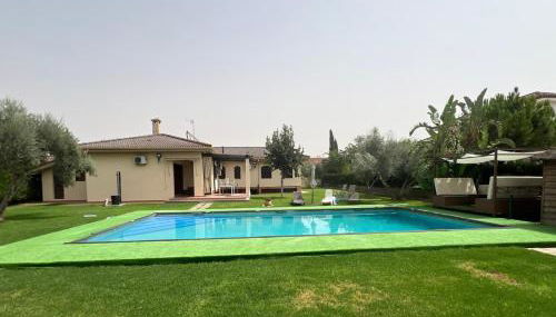 Precioso chalet con piscina y pista de padel - Photo 4