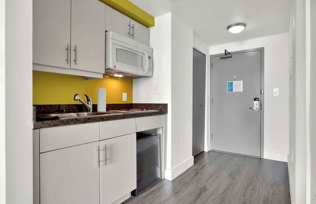 Stunning 12th Floor Studio in the Grove - Foto 10