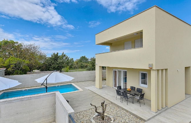 Modern Villa With Private Hydromassage Pool - Photo 29