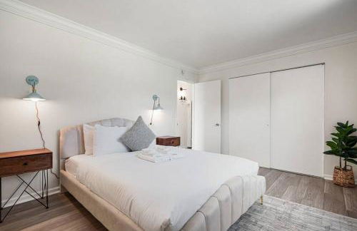 Charming 2BR Coastal Getaway in Pacifica - Photo 47