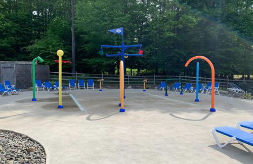 Serene Escape at Big Bass Lake & Pool Access - Foto 62