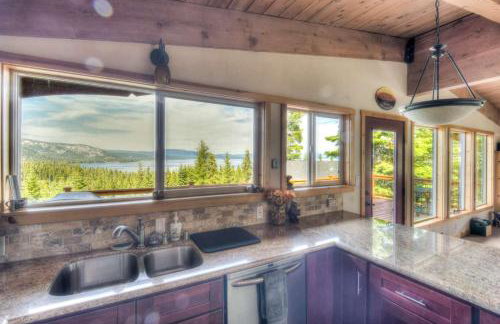 Chamberland Getaway Lake Views with Deck - Foto 19