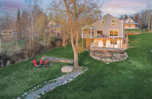 Spacious Oceanfront Home Stunning Sunset Views - Foto 49