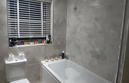 Modern Town Centre 2 Story 2 Bedroom Apartment - Foto 17