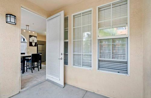 Lovely & coxy 2BR/2BA! 5MIN to Disney! - Photo 15