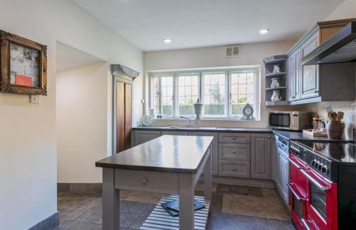 Secluded Mansion Retreat - Expansive Private Oasis - Pass the Keys - Foto 31