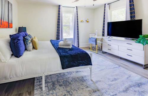 Manchaca 4 bedroom sleeps 10 Pool and Hot tub - Photo 2